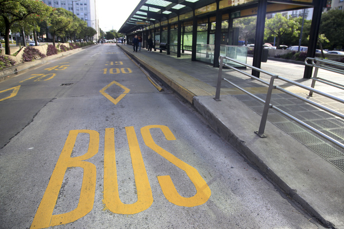 Una línea colectivo deja de funcionar en la Ciudad de Buenos Aires: será reemplazada con una reorganización del servicio